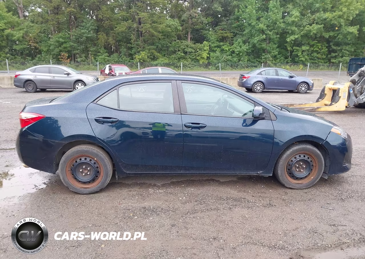 2018 Toyota Corolla Le VIN:2T1BURHE3JC095713 - 13
