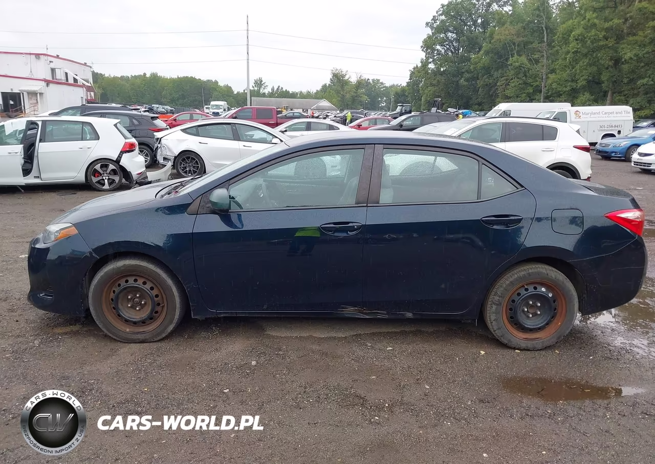 2018 Toyota Corolla Le VIN:2T1BURHE3JC095713 - 14