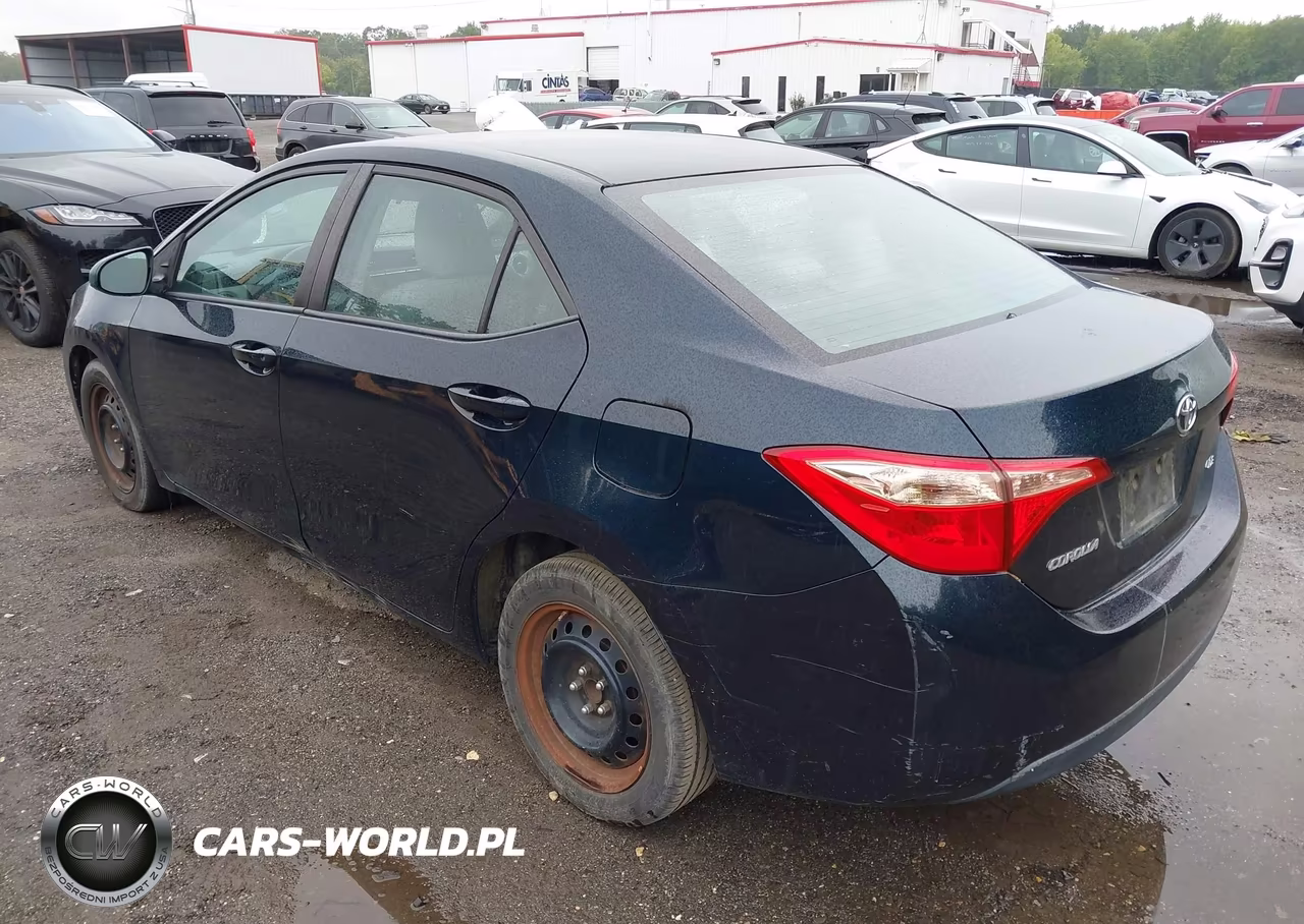 2018 Toyota Corolla Le VIN:2T1BURHE3JC095713 - 3