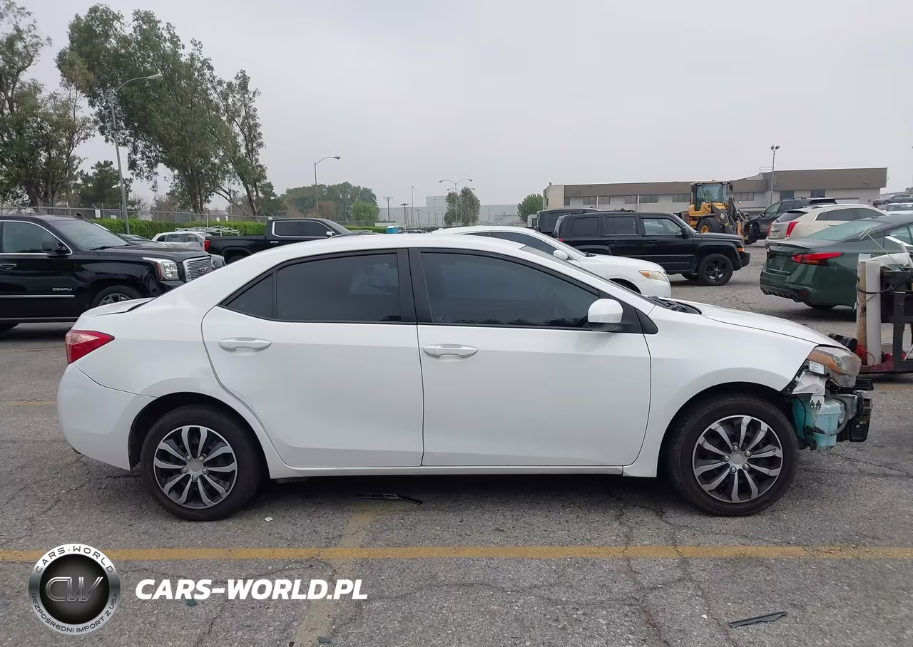 2018 Toyota Corolla Le VIN:2T1BURHE4JC071632 - 16