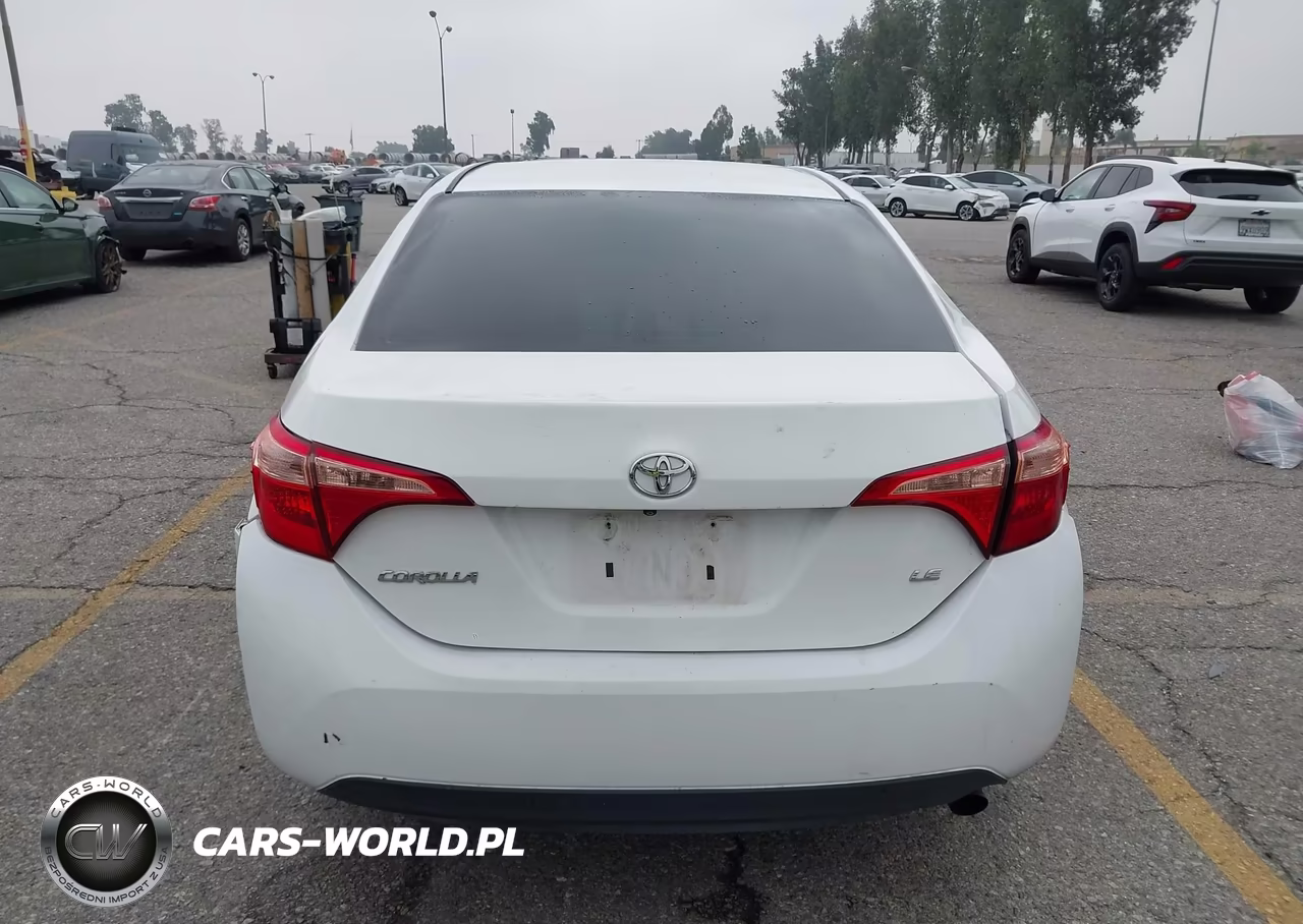 2018 Toyota Corolla Le VIN:2T1BURHE4JC071632 - 19