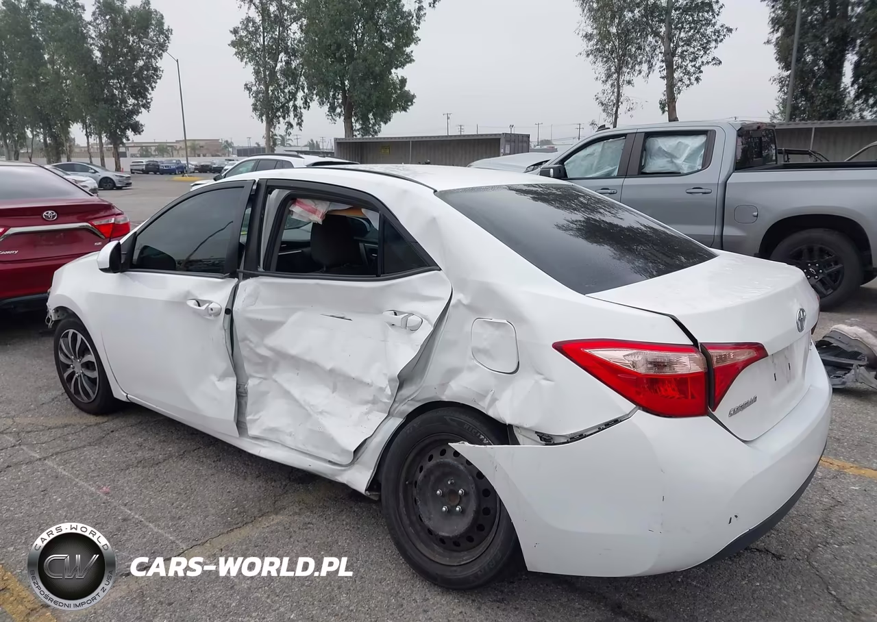 2018 Toyota Corolla Le VIN:2T1BURHE4JC071632 - 3