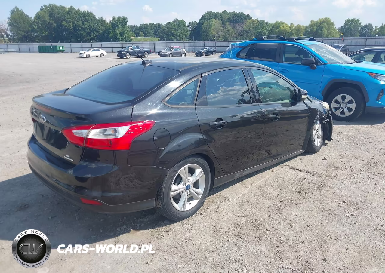 2014 Ford Focus Se VIN:1FADP3F21EL117704 - 4