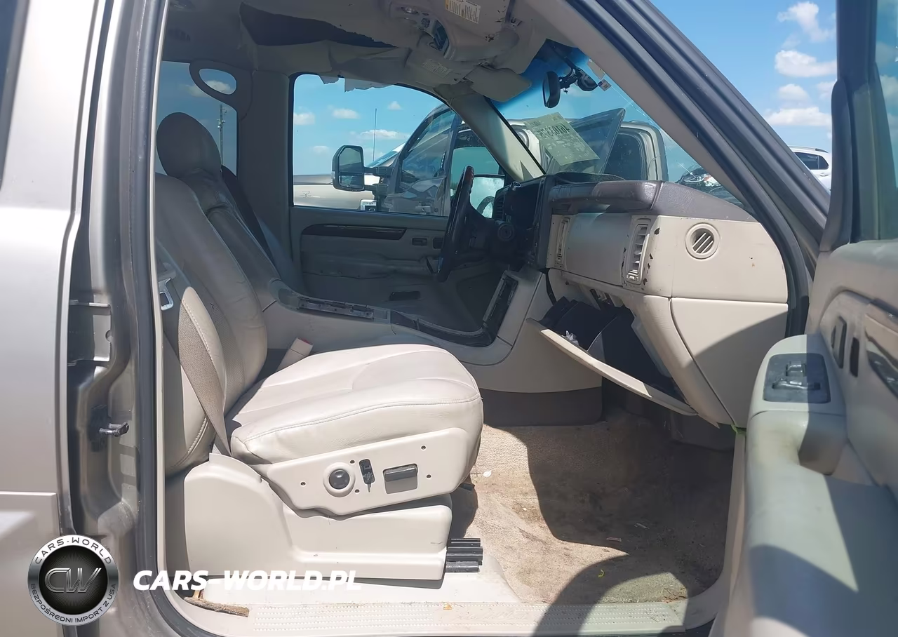 2002 Cadillac Escalade Standard VIN:1GYEC63T22R114936 - 5
