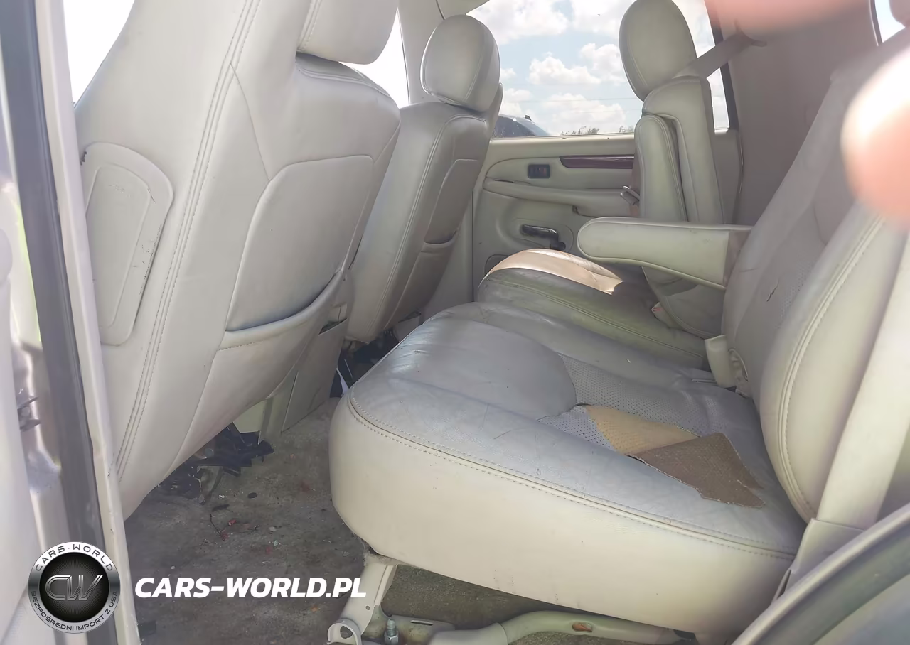 2002 Cadillac Escalade Standard VIN:1GYEC63T22R114936 - 8