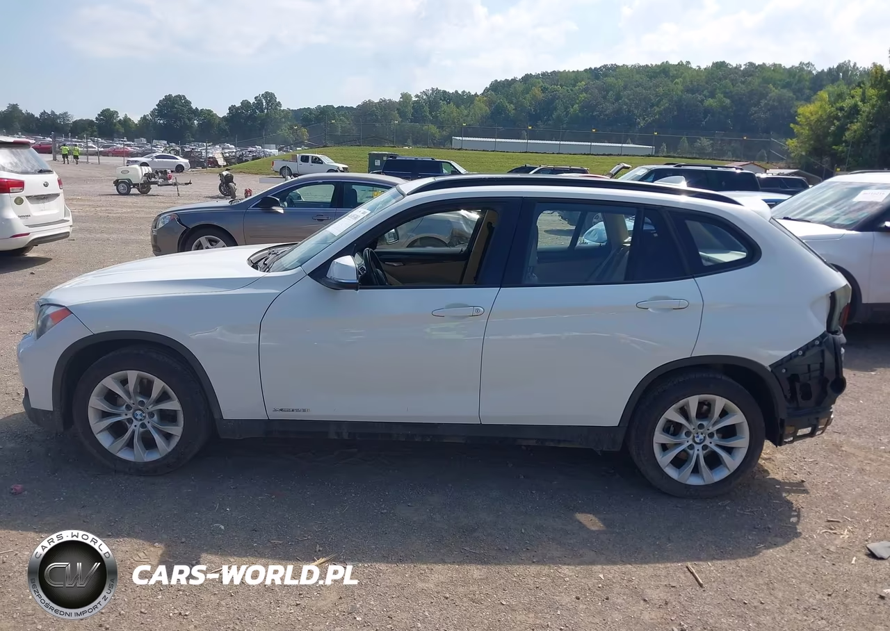 2014 BMW X1 xDrive28I VIN:WBAVL1C5XEVY13301 - 14
