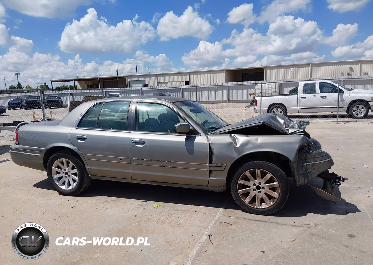 2000 Ford Crown Victoria VIN:2FAFP73W5YX155323 - 13