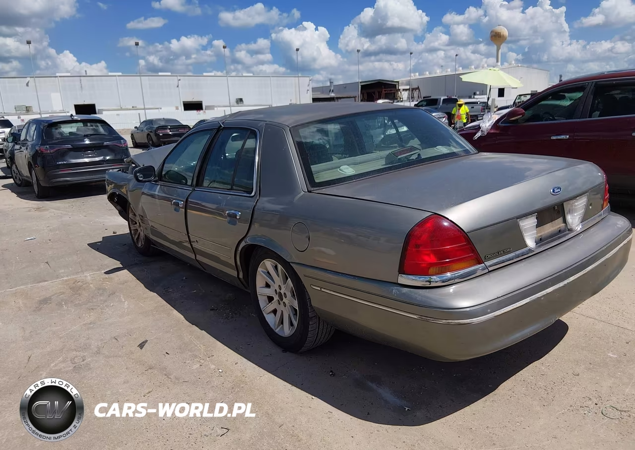 2000 Ford Crown Victoria VIN:2FAFP73W5YX155323 - 3