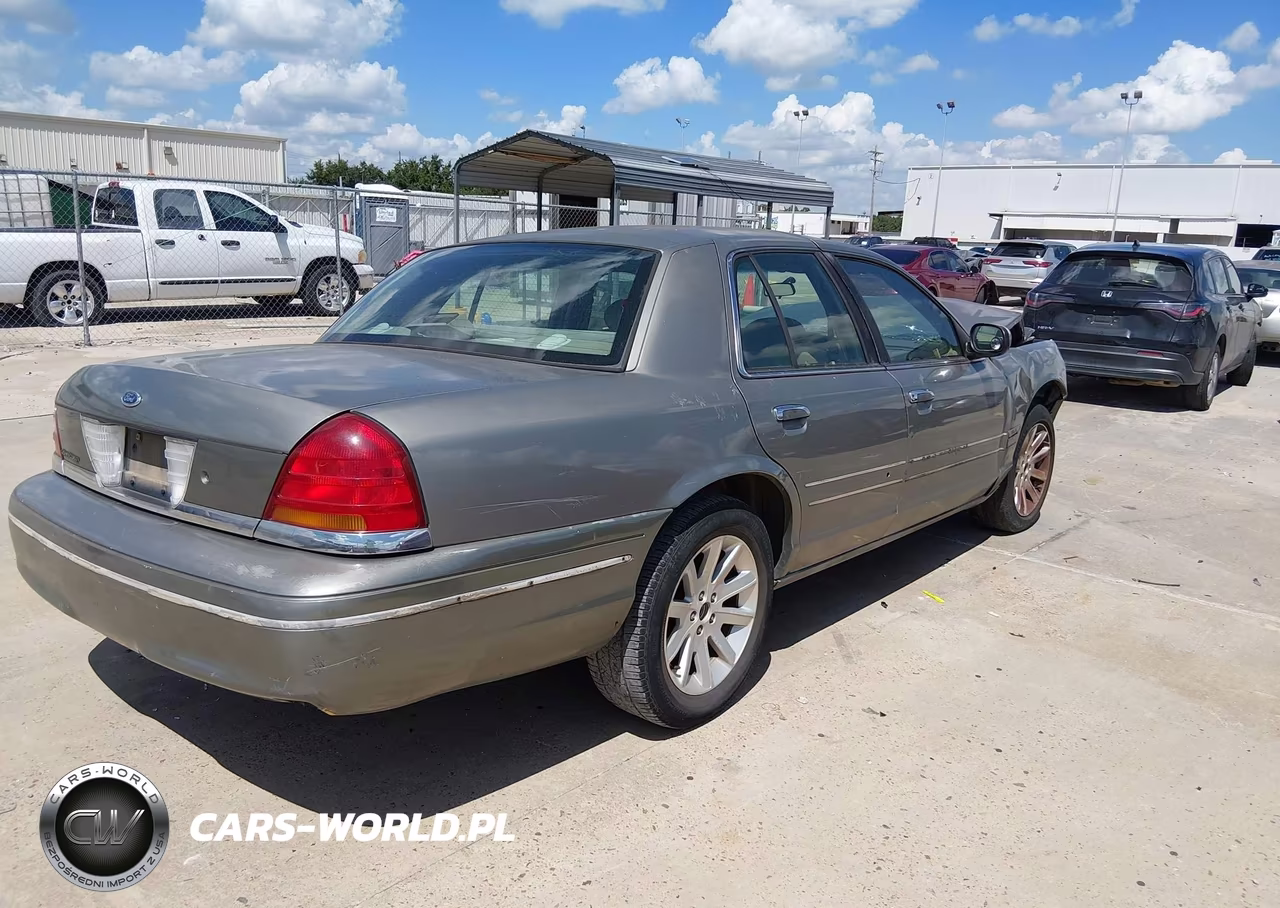 2000 Ford Crown Victoria VIN:2FAFP73W5YX155323 - 4