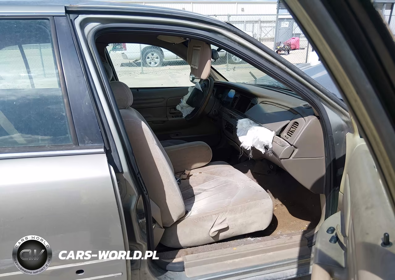 2000 Ford Crown Victoria VIN:2FAFP73W5YX155323 - 5