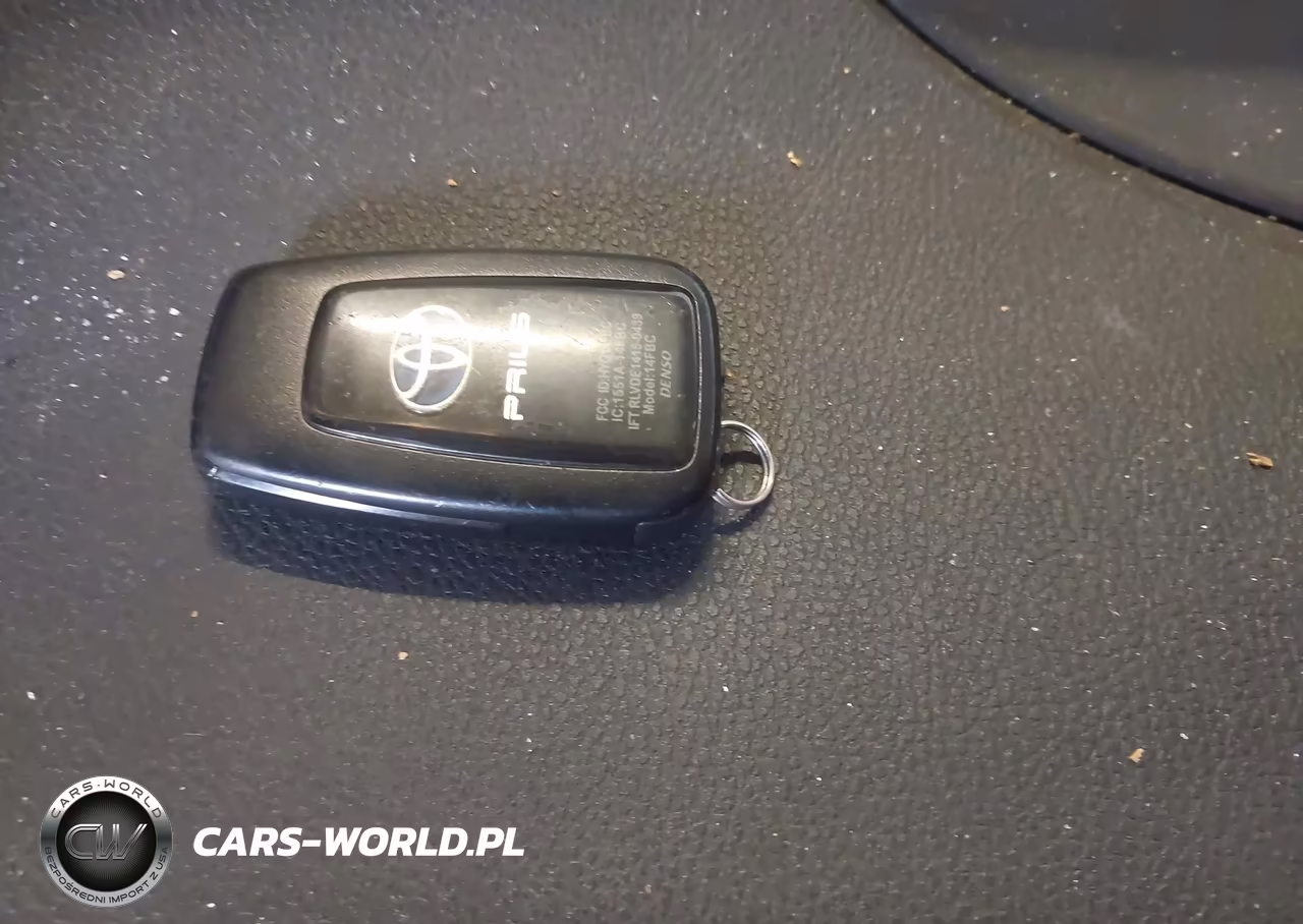 2017 Toyota Prius Two VIN:JTDKBRFU2H3046392 - 11
