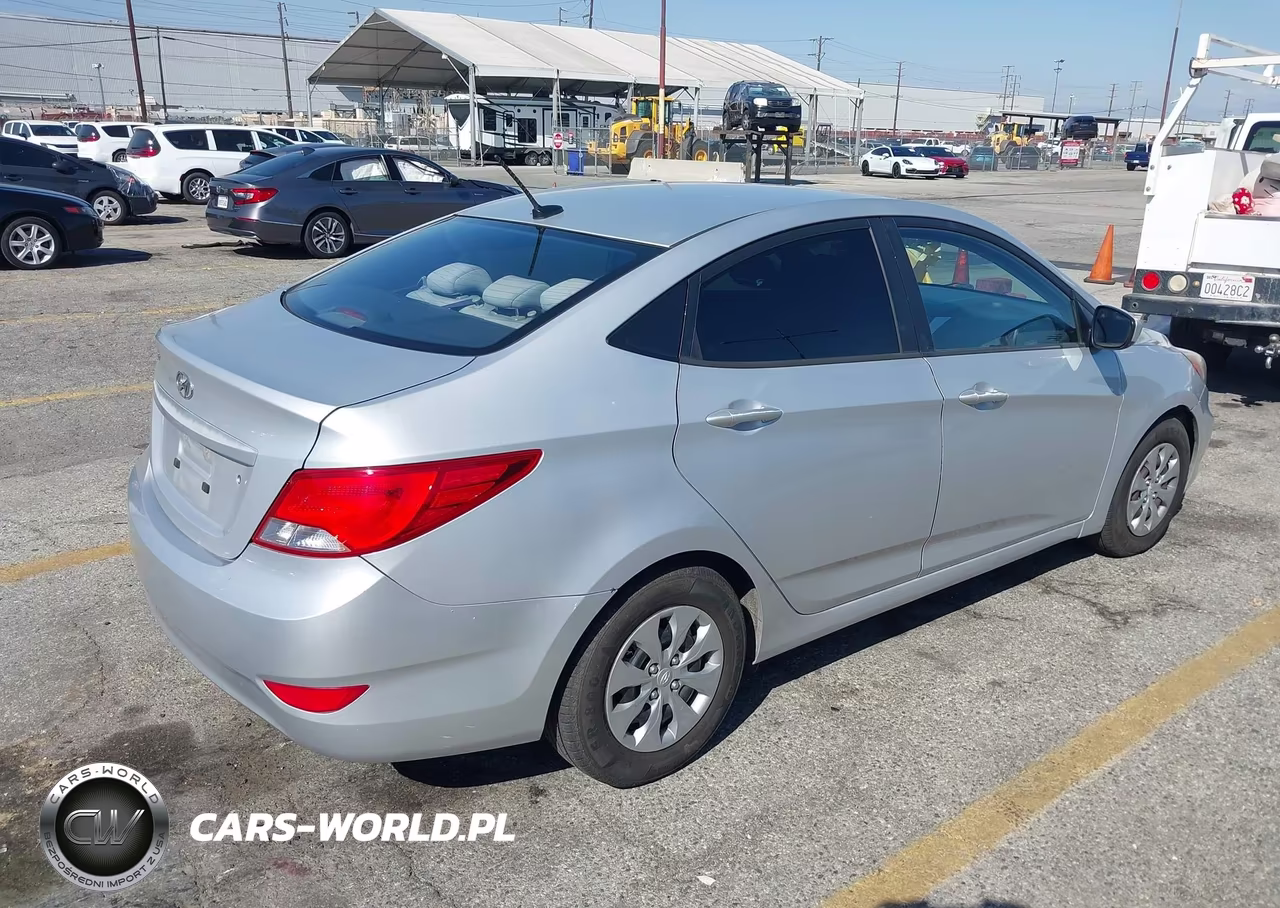2015 Hyundai Accent Gls VIN:KMHCT4AE6FU929032 - 4