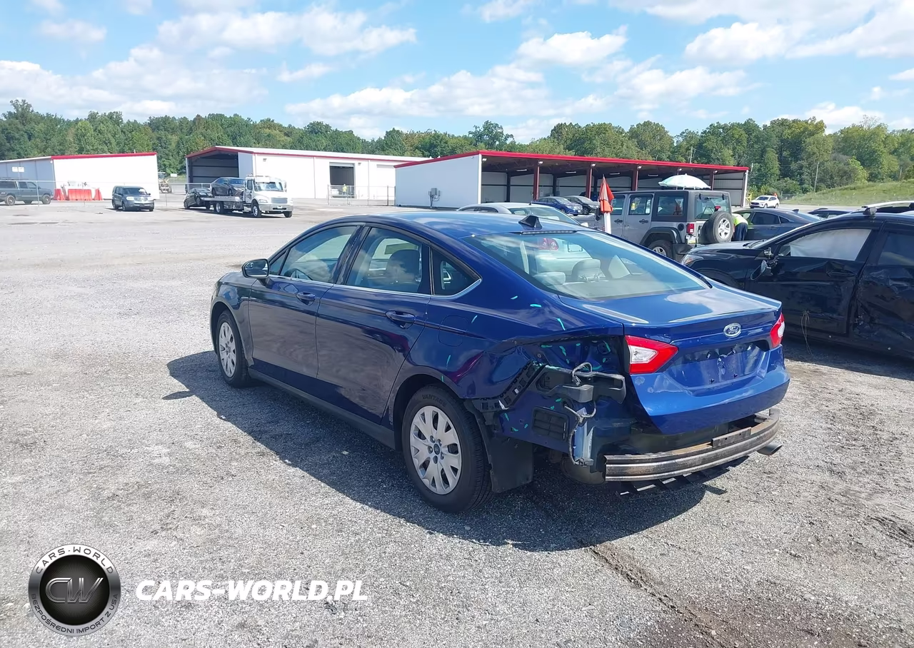 2013 Ford Fusion S VIN:3FA6P0G70DR338521 - 3