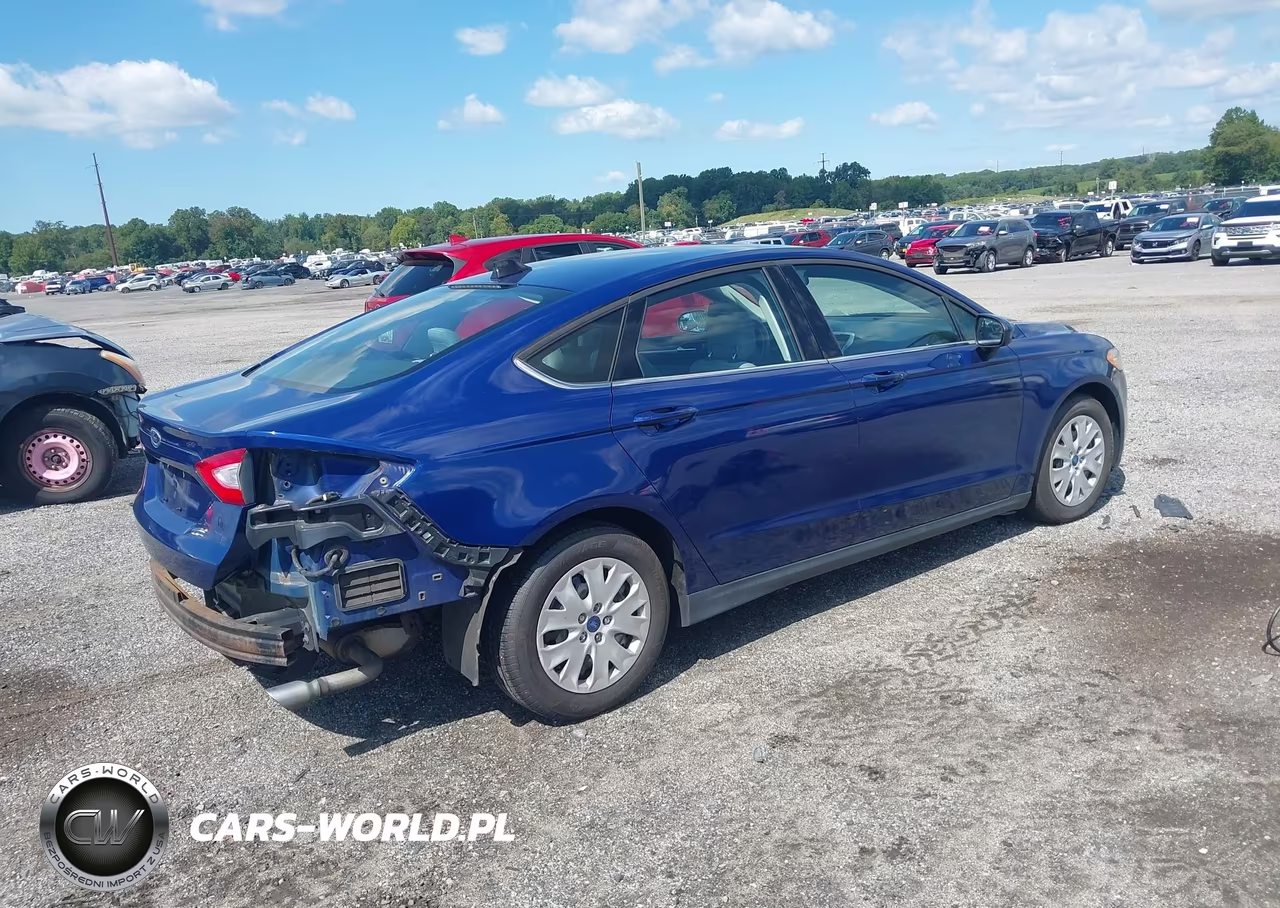2013 Ford Fusion S VIN:3FA6P0G70DR338521 - 4