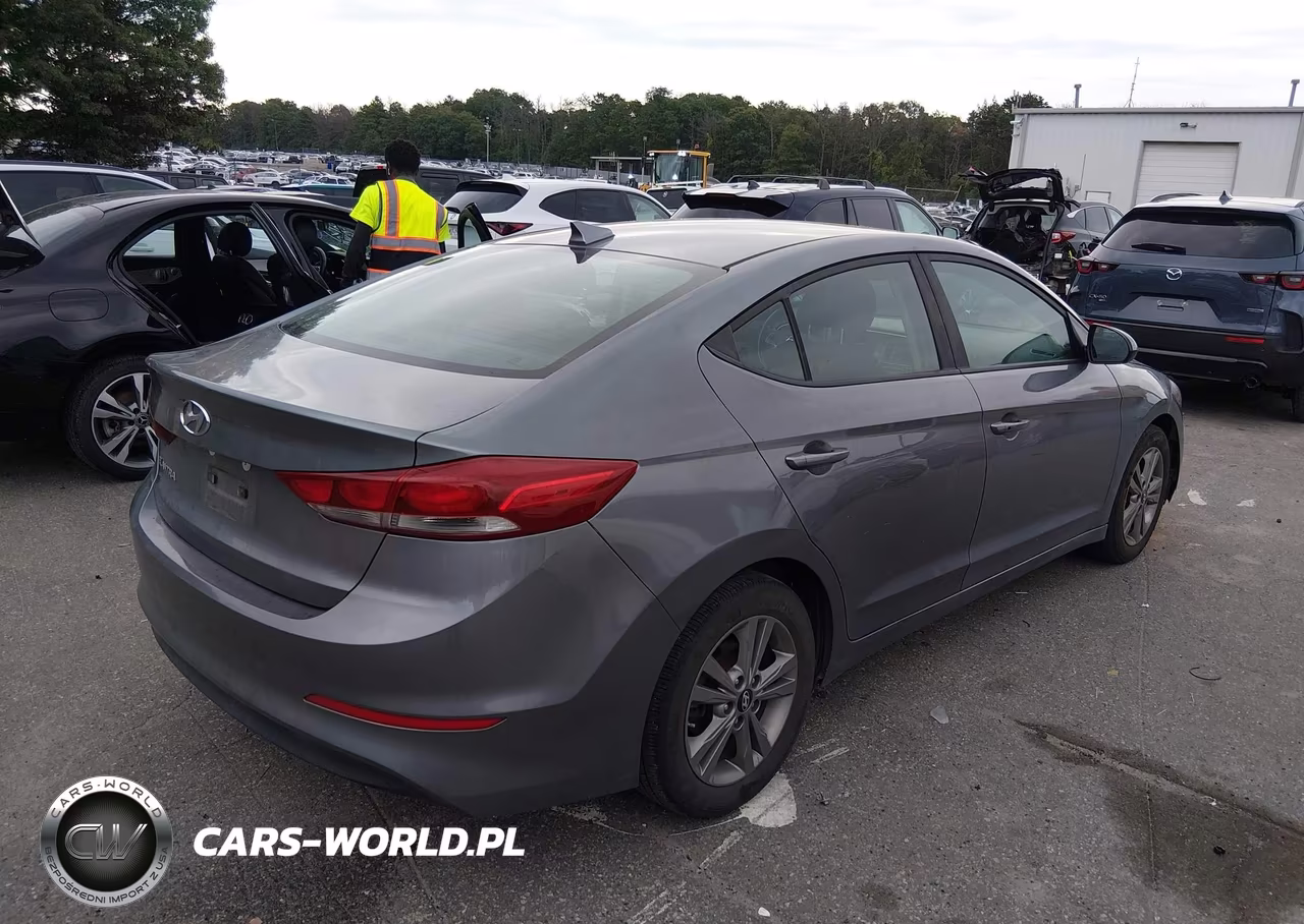 2018 Hyundai Elantra Value Edition VIN:KMHD84LF4JU522119 - 4