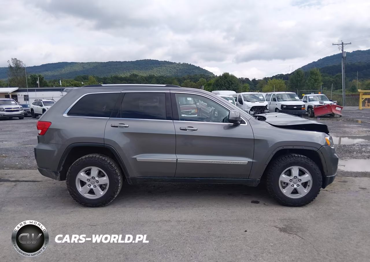 2013 Jeep Grand Cherokee Laredo VIN:1C4RJFAG3DC581291 - 13