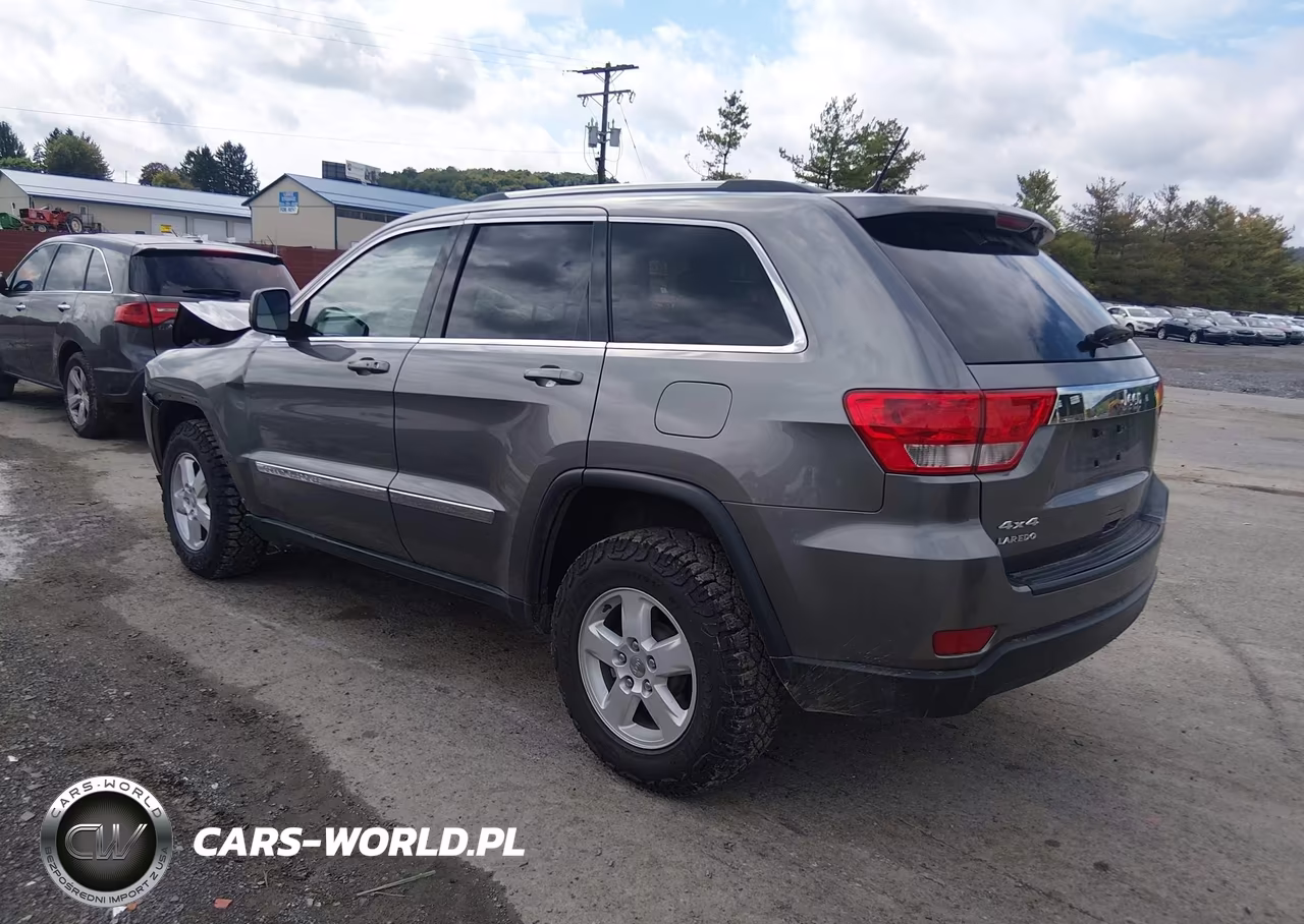 2013 Jeep Grand Cherokee Laredo VIN:1C4RJFAG3DC581291 - 3