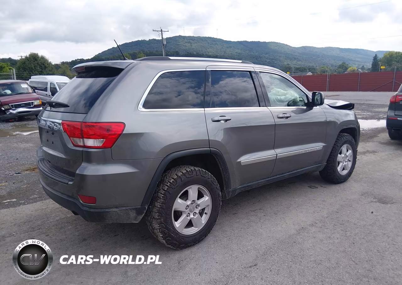 2013 Jeep Grand Cherokee Laredo VIN:1C4RJFAG3DC581291 - 4
