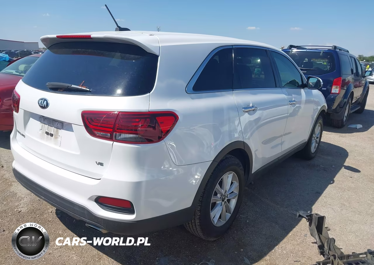 2019 Kia Sorento 3.3L Lx VIN:5XYPG4A59KG563993 - 4
