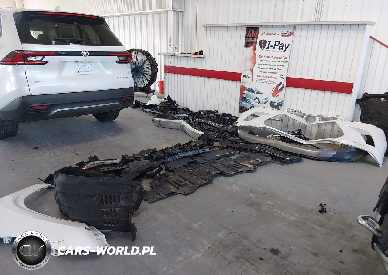 2025 Toyota Grand Highlander Platinum VIN:5TDAAAB55SS096174 - 12