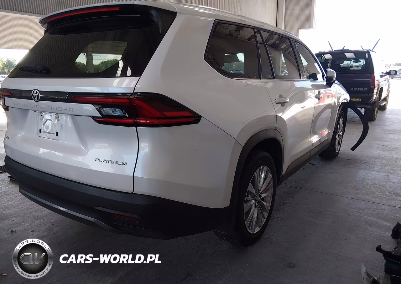 2025 Toyota Grand Highlander Platinum VIN:5TDAAAB55SS096174 - 4