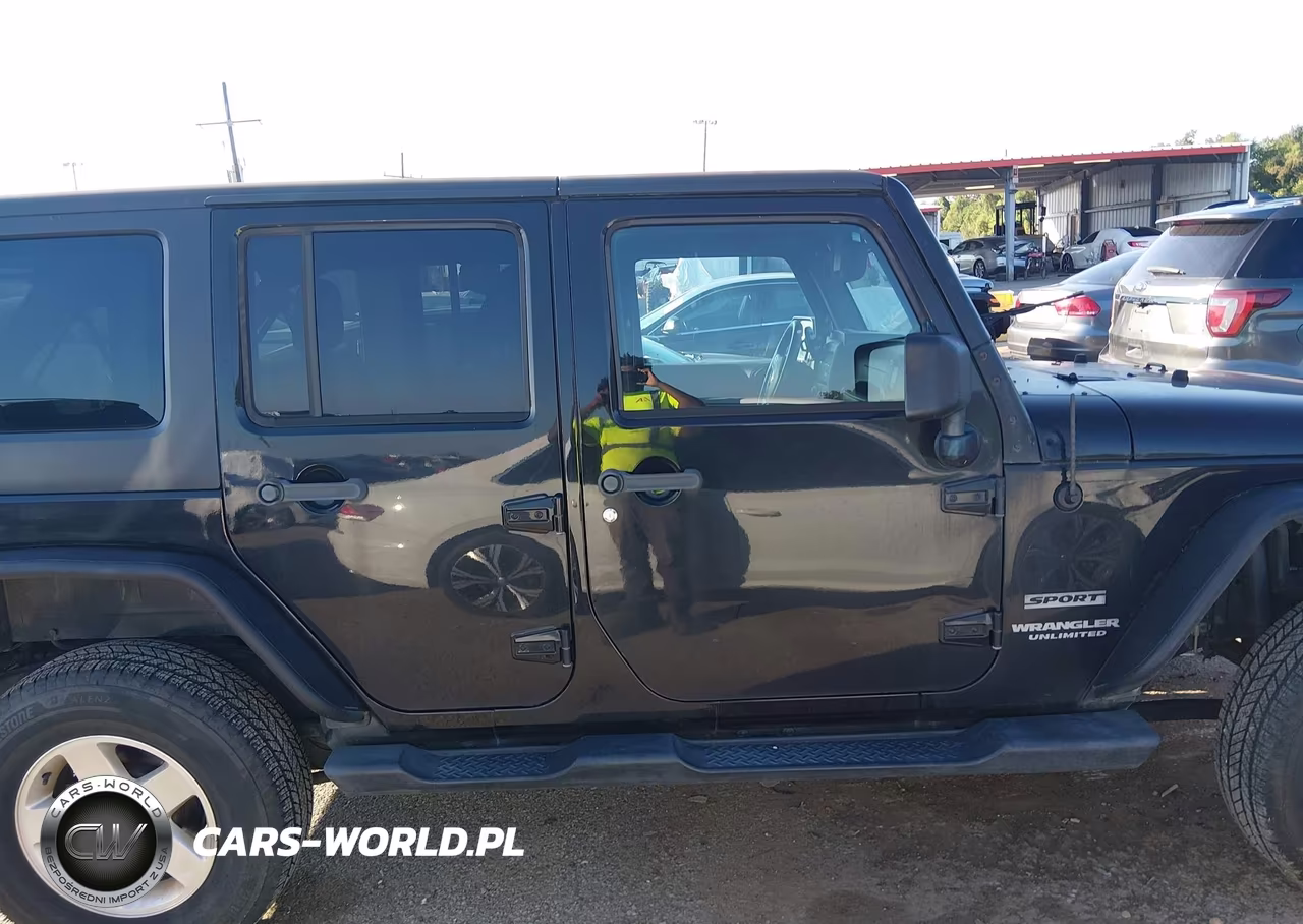 2016 Jeep Wrangler Unlimited Sport VIN:1C4BJWDG5GL303901 - 13