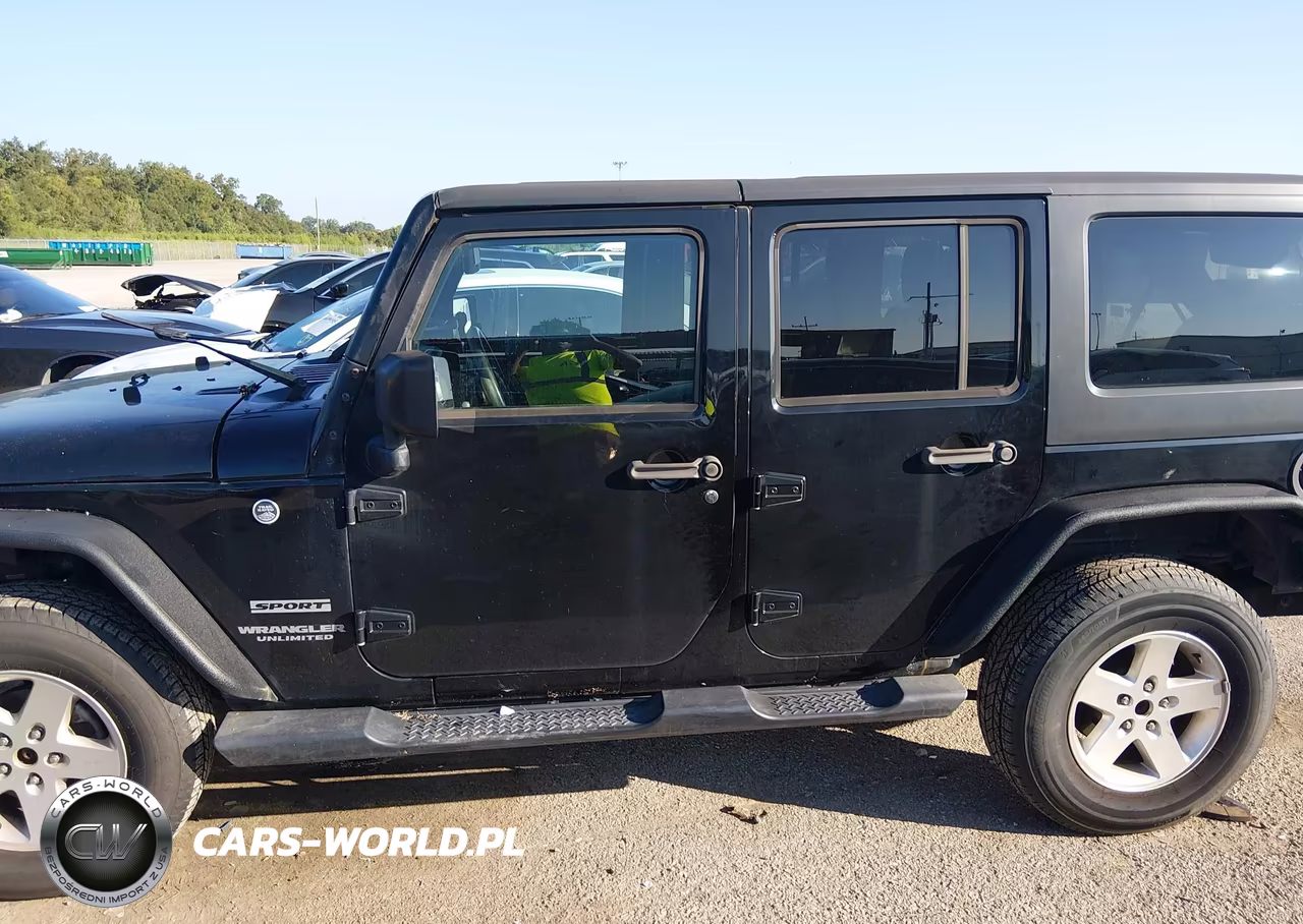 2016 Jeep Wrangler Unlimited Sport VIN:1C4BJWDG5GL303901 - 14
