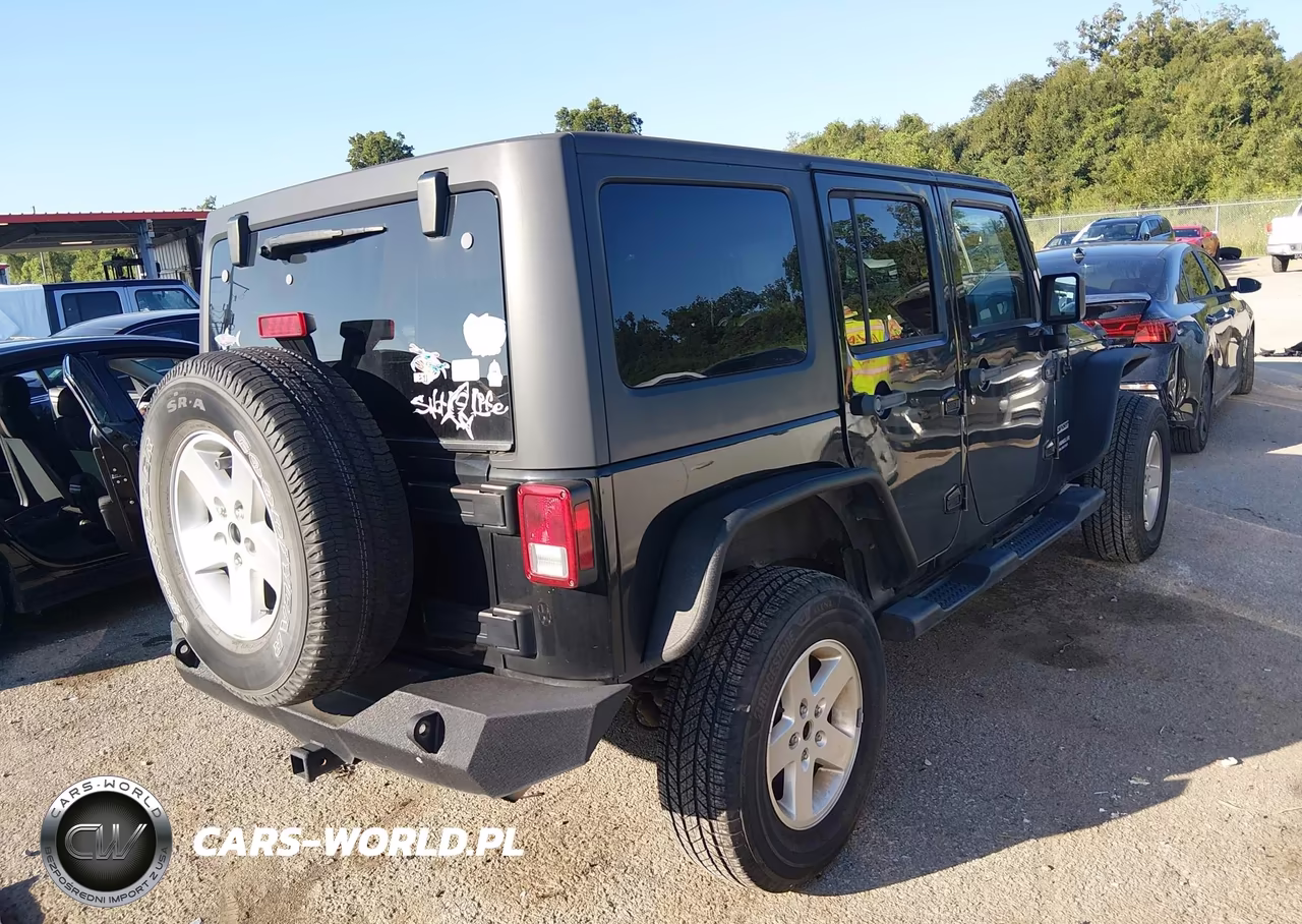 2016 Jeep Wrangler Unlimited Sport VIN:1C4BJWDG5GL303901 - 4