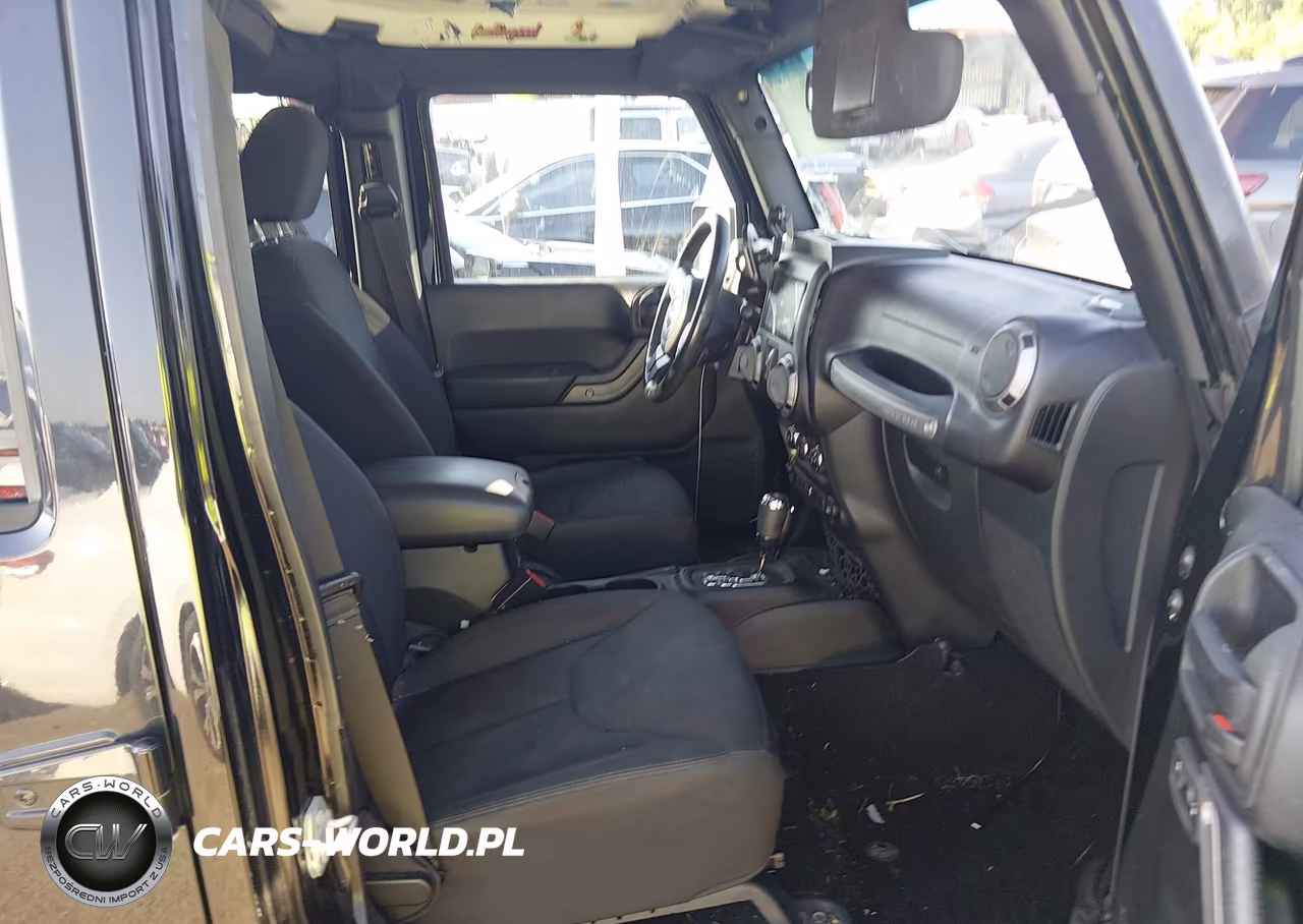 2016 Jeep Wrangler Unlimited Sport VIN:1C4BJWDG5GL303901 - 5