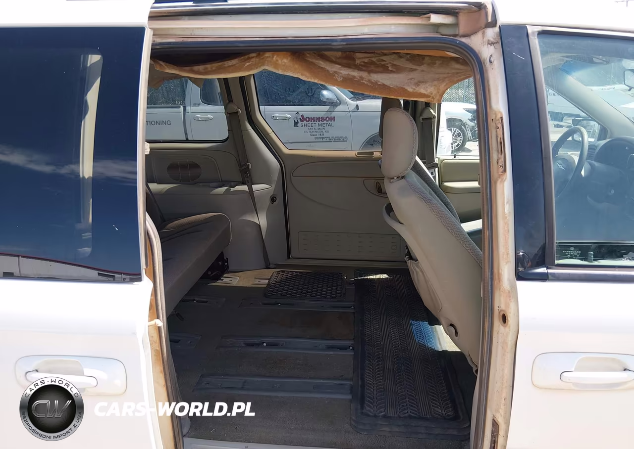 2007 Chrysler Town & Country VIN:1A4GJ45R27B128047 - 8