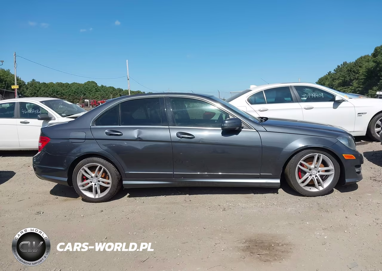 2013 Mercedes-Benz C 300 Sport 4Matic VIN:WDDGF8AB8DR275263 - 13