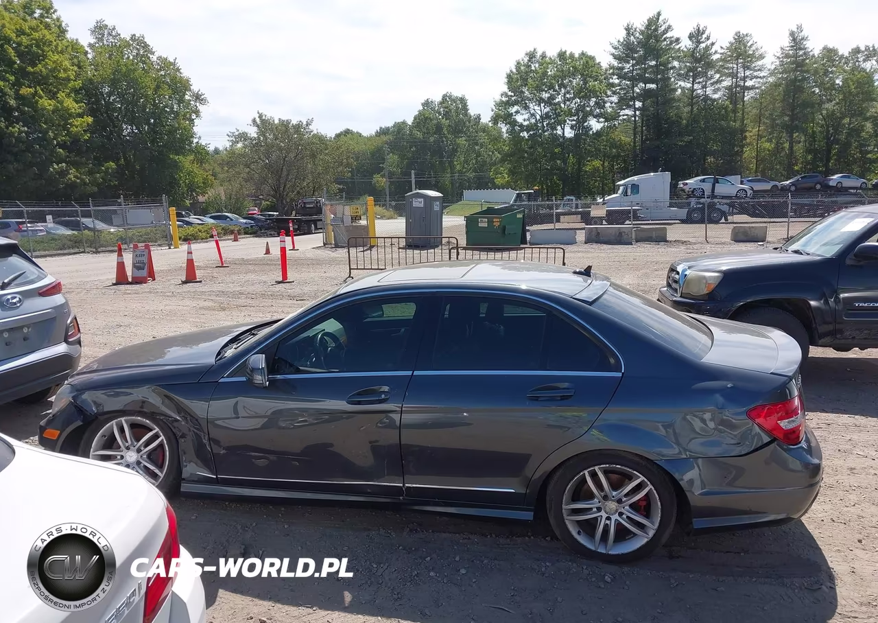 2013 Mercedes-Benz C 300 Sport 4Matic VIN:WDDGF8AB8DR275263 - 14