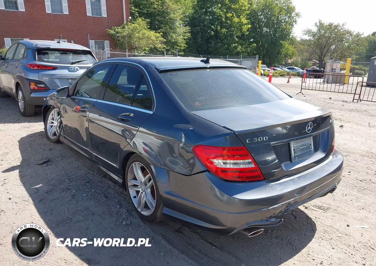 2013 Mercedes-Benz C 300 Sport 4Matic VIN:WDDGF8AB8DR275263 - 3