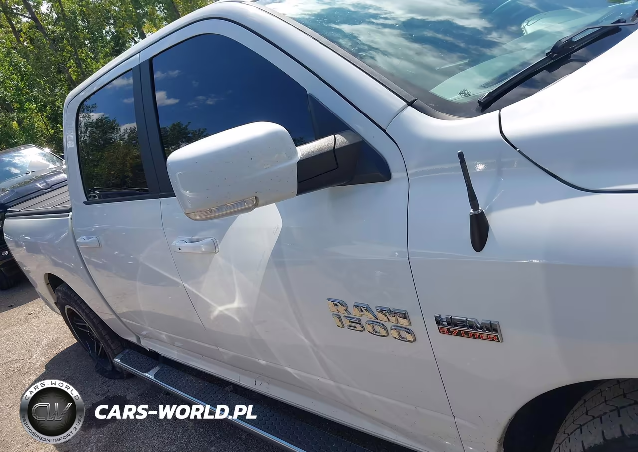 2017 Ram 1500 Sport VIN:1C6RR7MT2HS617076 - 13