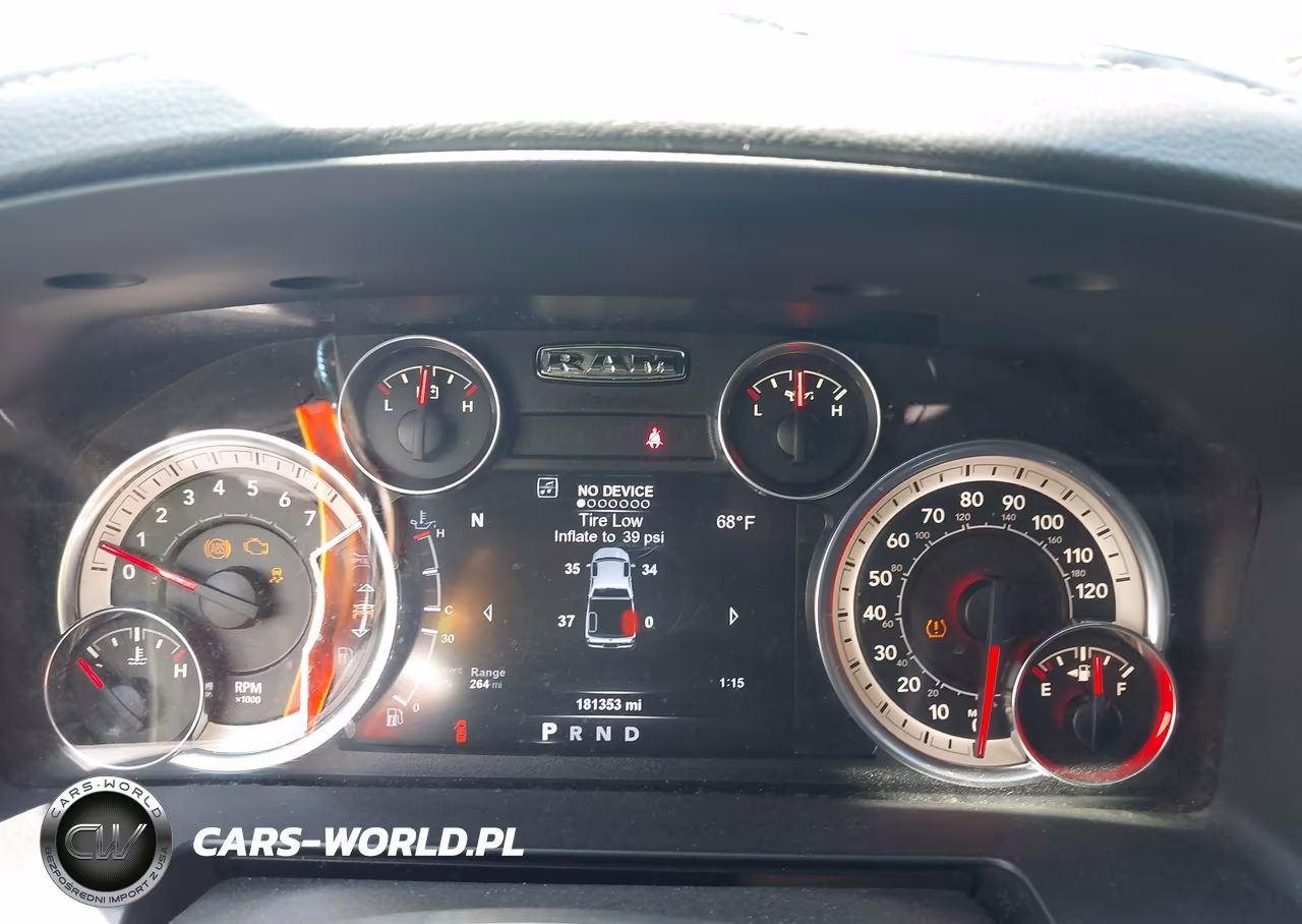 2017 Ram 1500 Sport VIN:1C6RR7MT2HS617076 - 7