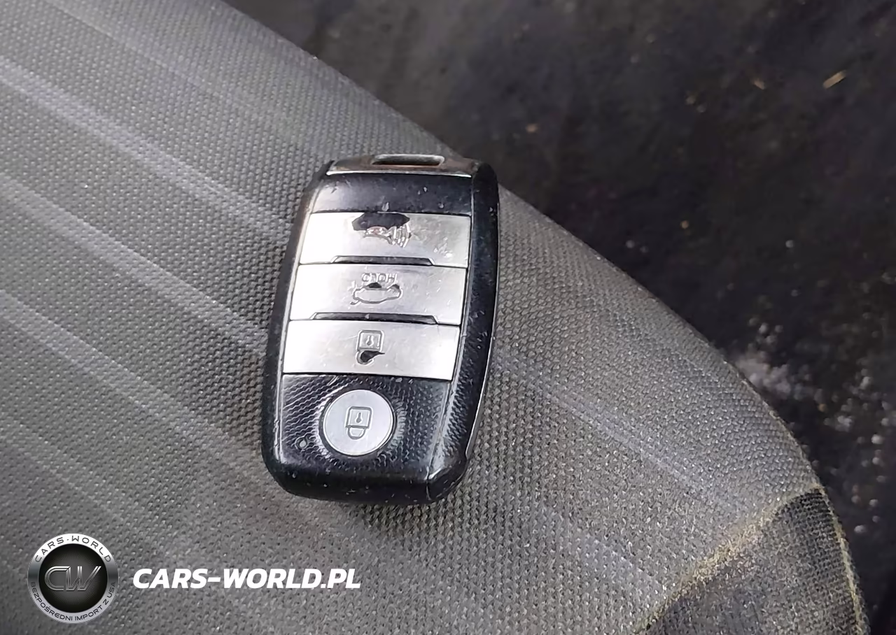 2018 Kia Forte S VIN:3KPFL4A76JE216657 - 11
