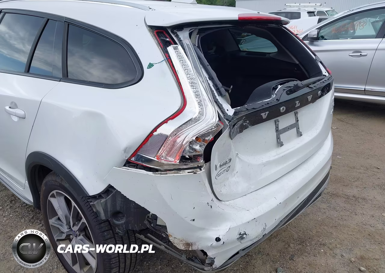 2016 Volvo V60 Cross Country T5 VIN:YV4612HK9G1010441 - 17