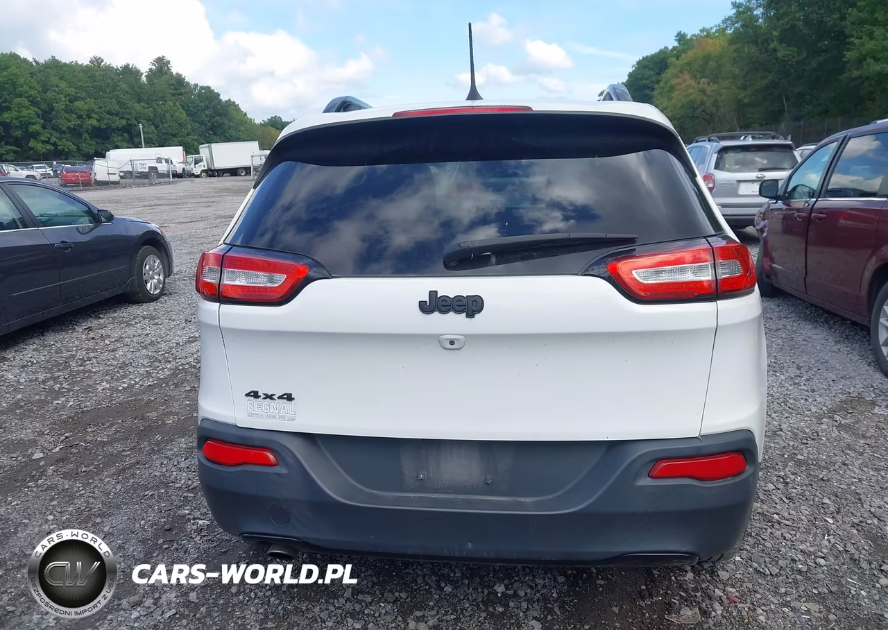 2016 Jeep Cherokee Latitude VIN:1C4PJMCB6GW131831 - 16