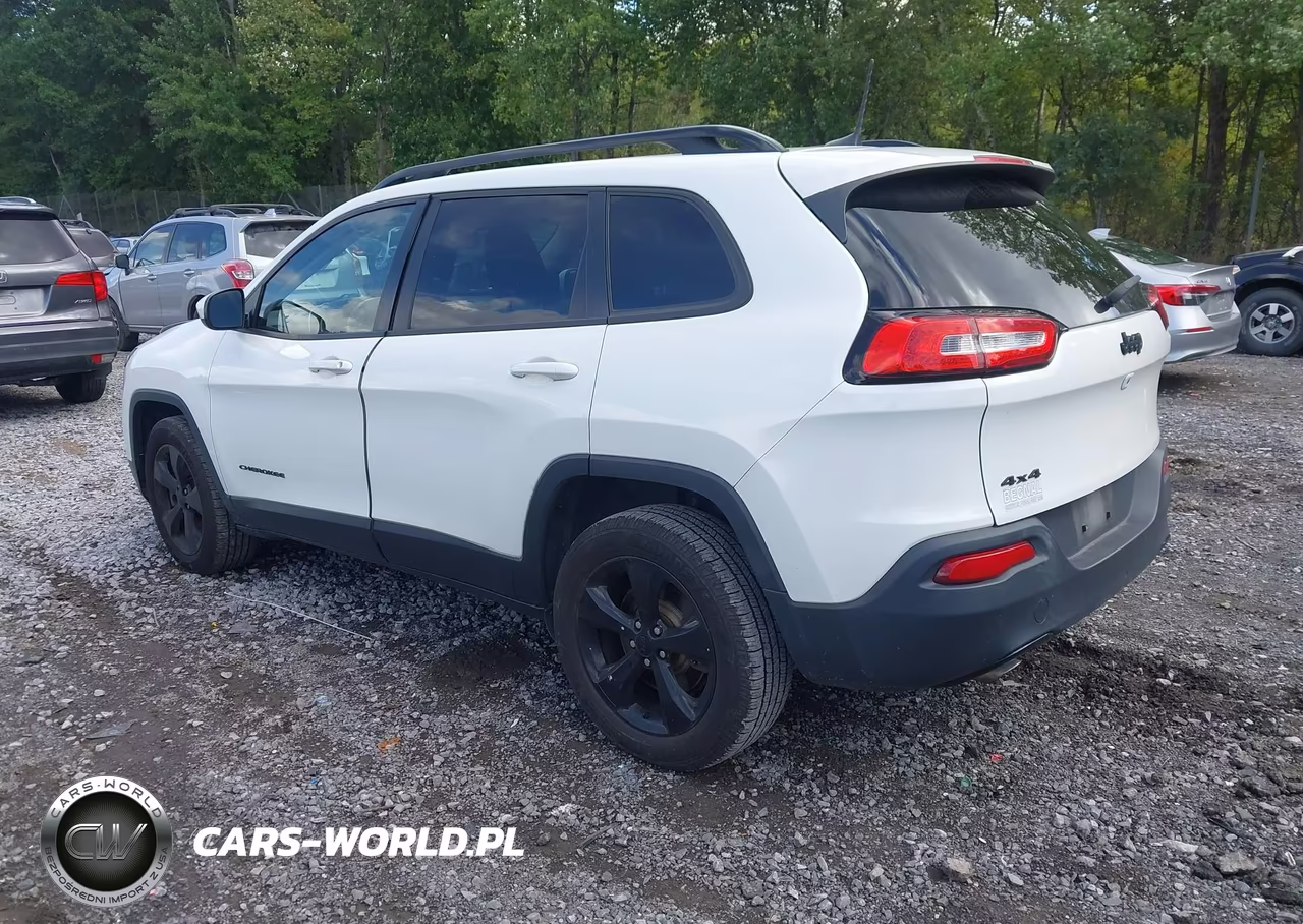 2016 Jeep Cherokee Latitude VIN:1C4PJMCB6GW131831 - 3