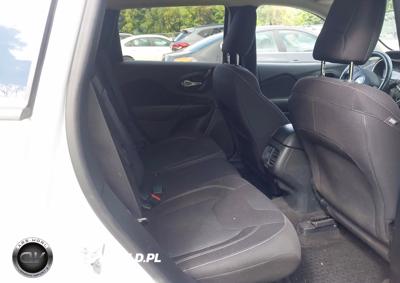 2016 Jeep Cherokee Latitude VIN:1C4PJMCB6GW131831 - 8