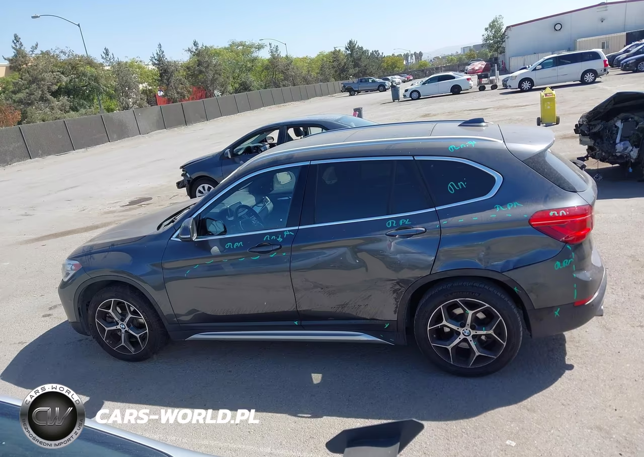 2018 BMW X1 Sdrive28I VIN:WBXHU7C33J3H43988 - 14