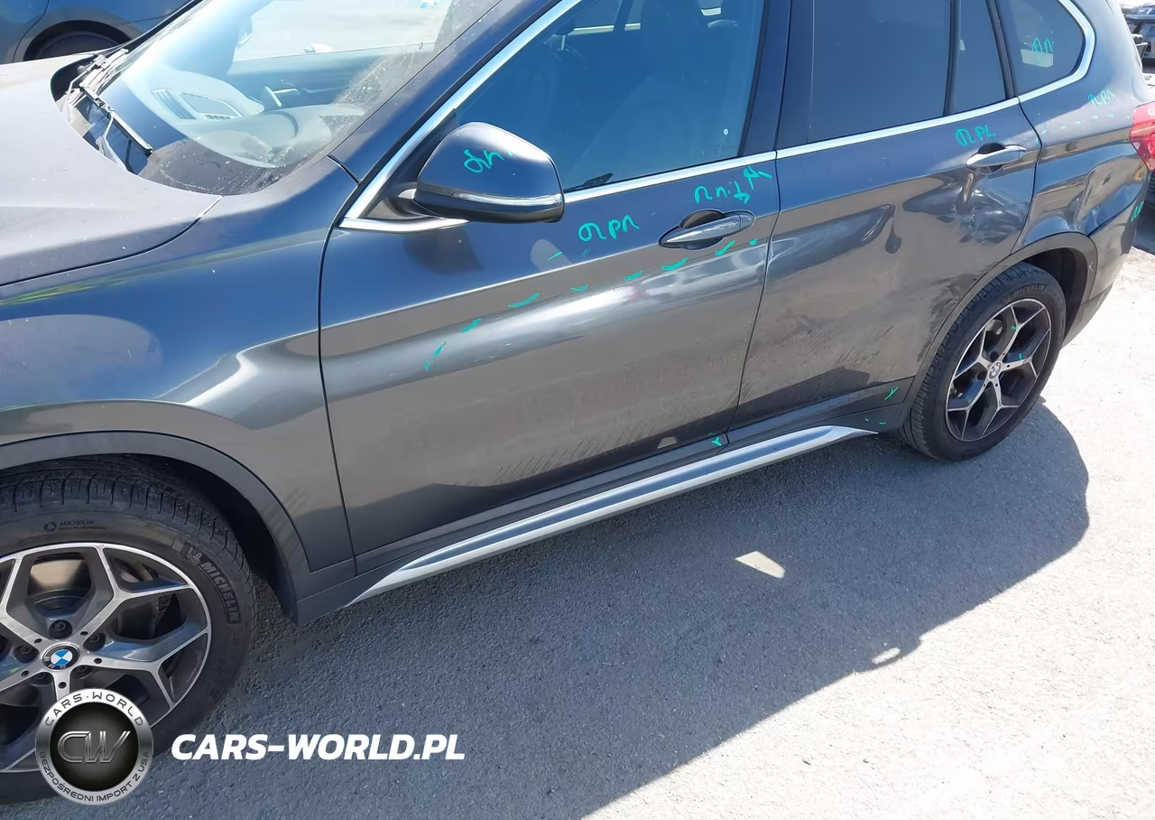 2018 BMW X1 Sdrive28I VIN:WBXHU7C33J3H43988 - 17