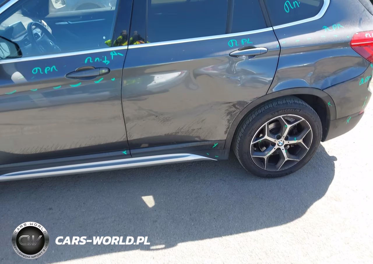 2018 BMW X1 Sdrive28I VIN:WBXHU7C33J3H43988 - 18