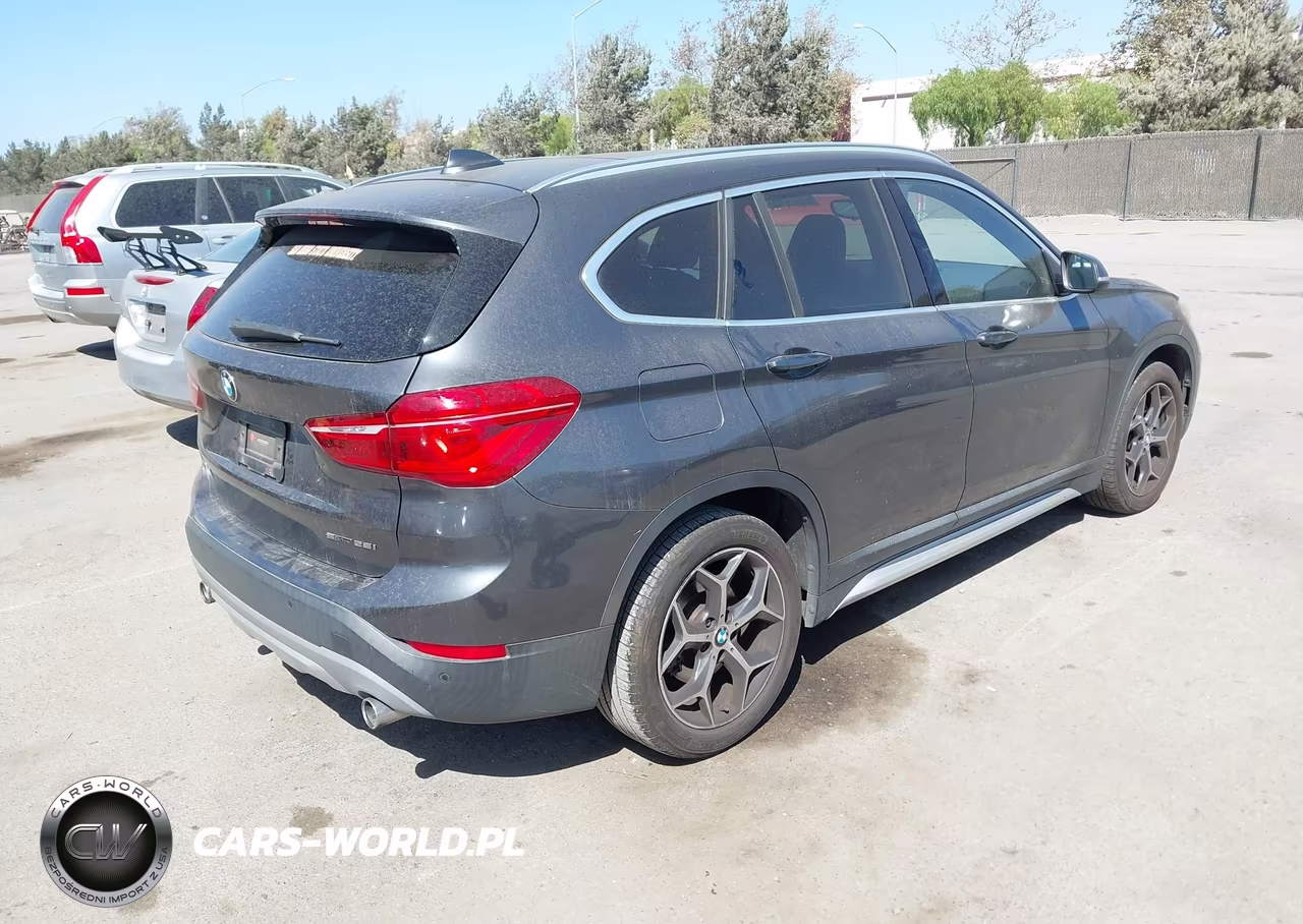 2018 BMW X1 Sdrive28I VIN:WBXHU7C33J3H43988 - 4