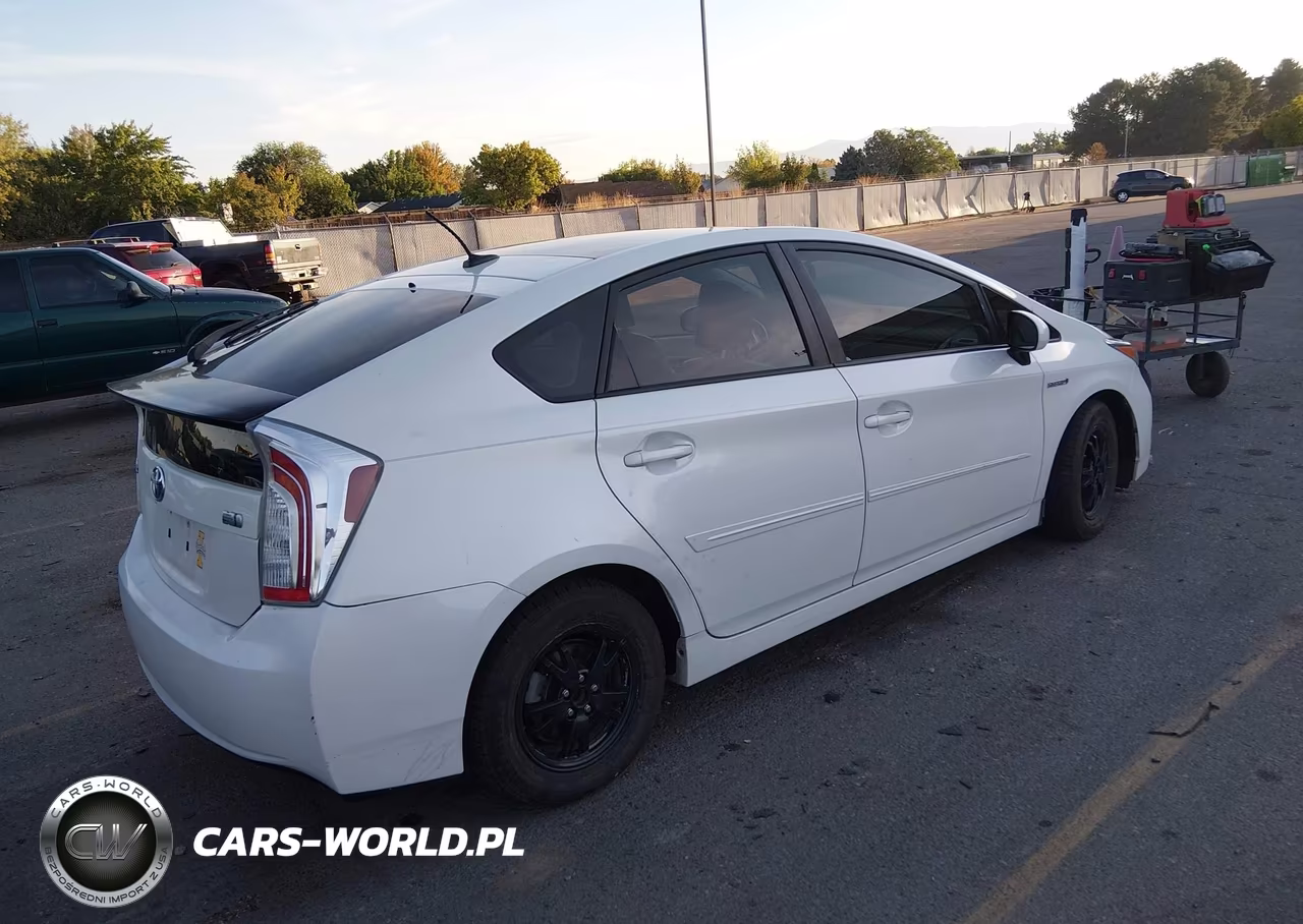 2014 Toyota Prius Four VIN:JTDKN3DU2E1749294 - 4