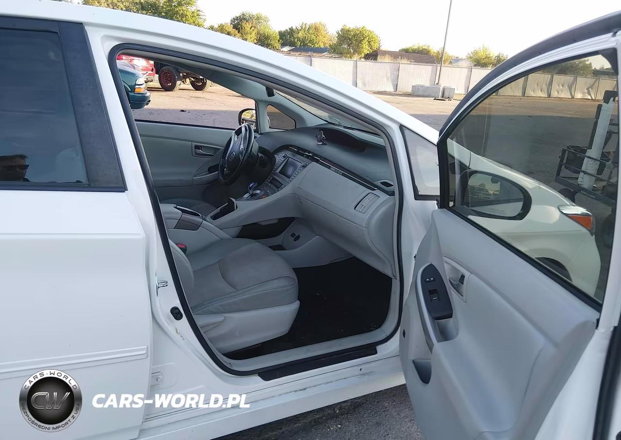 2014 Toyota Prius Four VIN:JTDKN3DU2E1749294 - 5