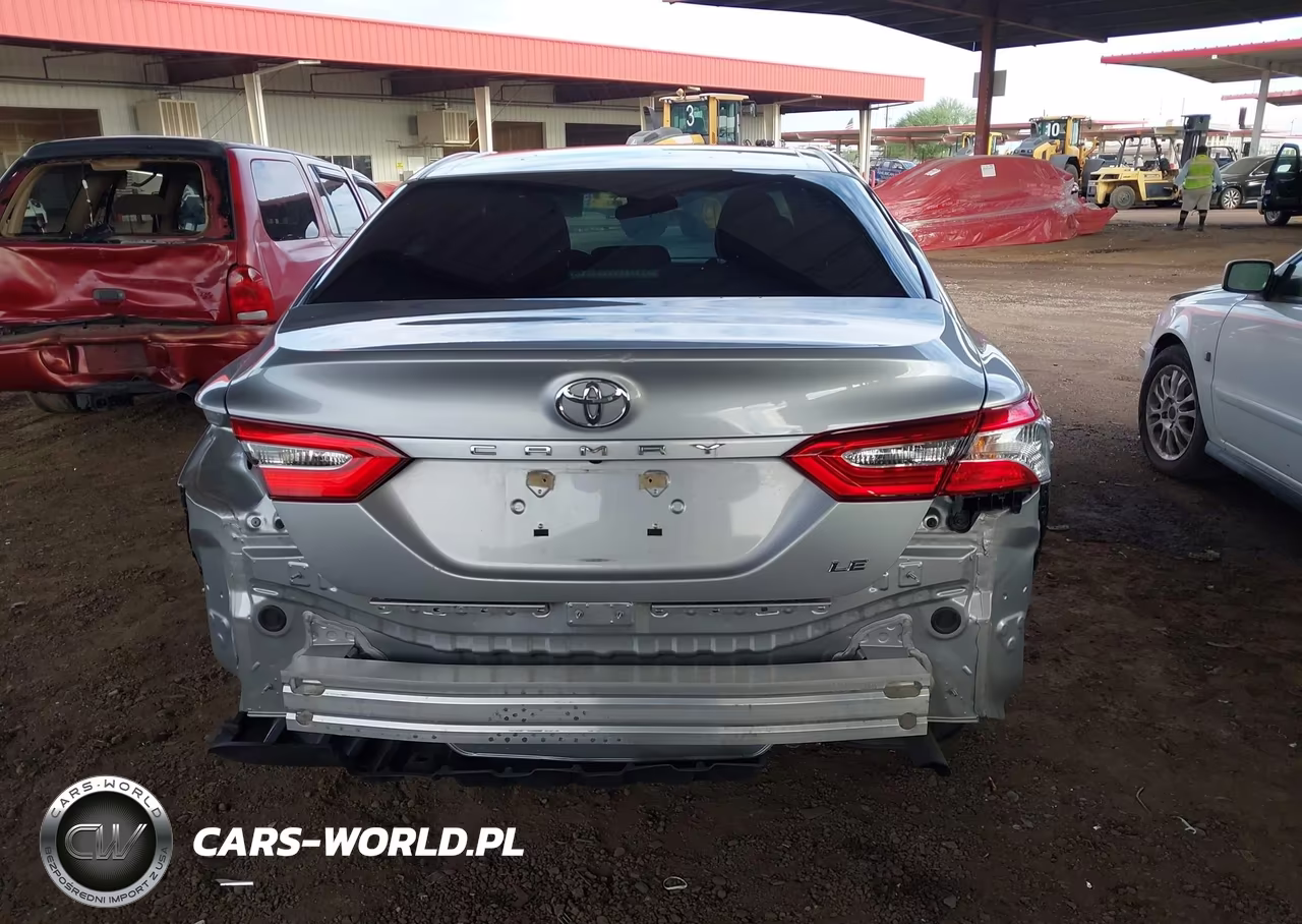 2018 Toyota Camry Le VIN:4T1B11HK5JU571314 - 16