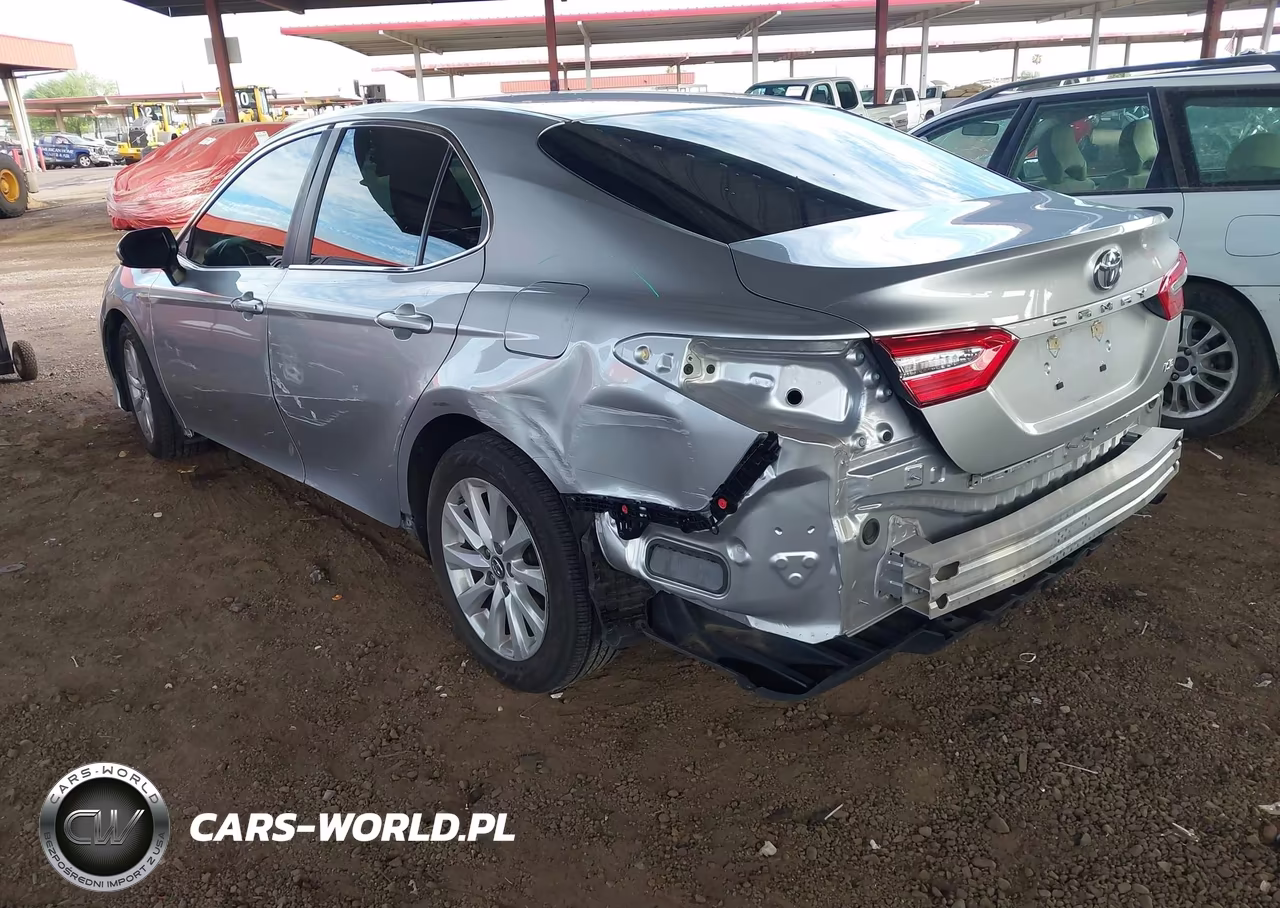 2018 Toyota Camry Le VIN:4T1B11HK5JU571314 - 3