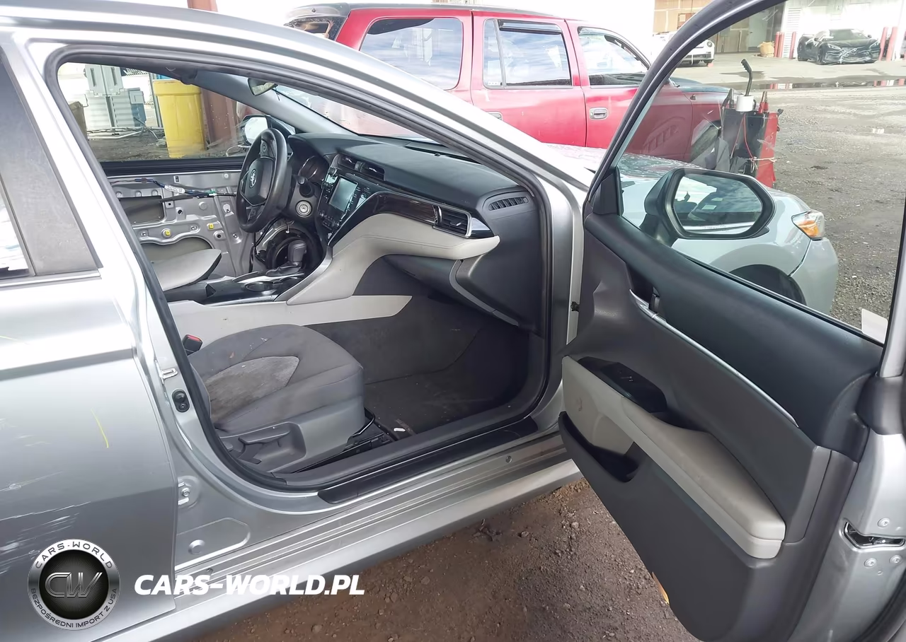 2018 Toyota Camry Le VIN:4T1B11HK5JU571314 - 5