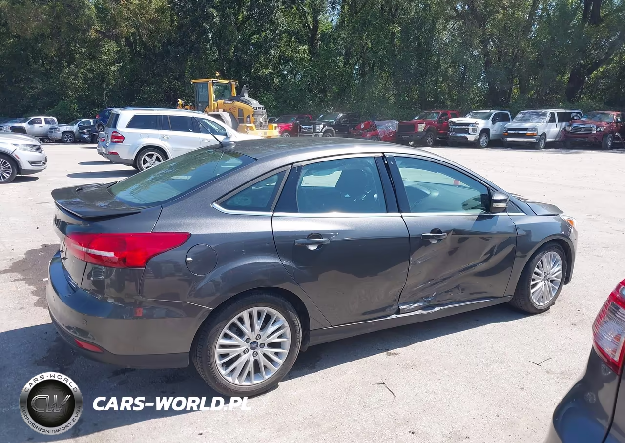 2015 Ford Focus Titanium VIN:1FADP3J28FL323935 - 13